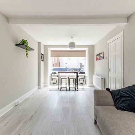 Snug Central Belfast Home, 2 Minutes From Ormeau Park! Екстериор снимка