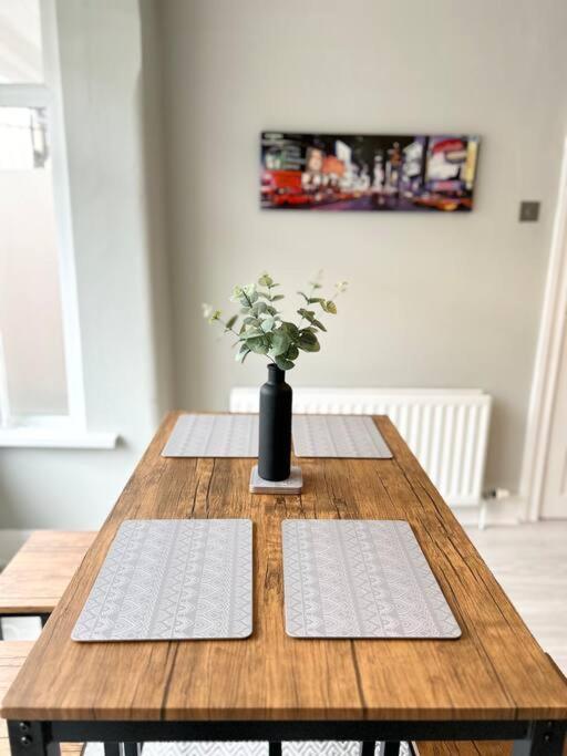 Snug Central Belfast Home, 2 Minutes From Ormeau Park! Екстериор снимка