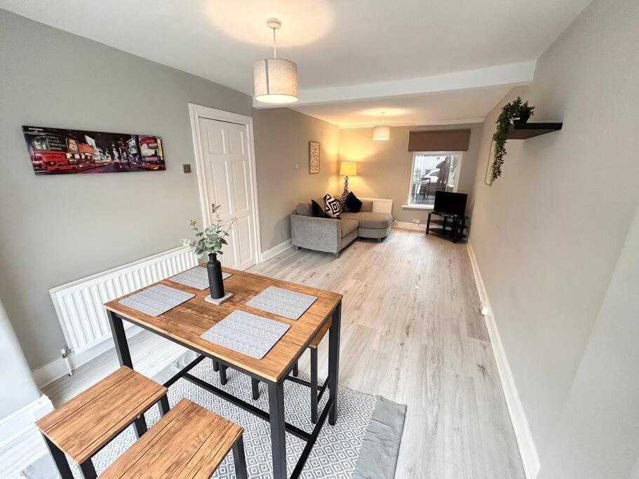 Snug Central Belfast Home, 2 Minutes From Ormeau Park! Екстериор снимка