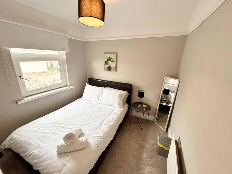 Snug Central Belfast Home, 2 Minutes From Ormeau Park! Екстериор снимка