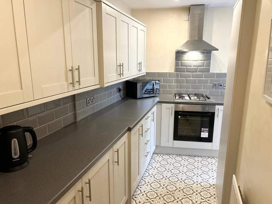 Snug Central Belfast Home, 2 Minutes From Ormeau Park! Екстериор снимка
