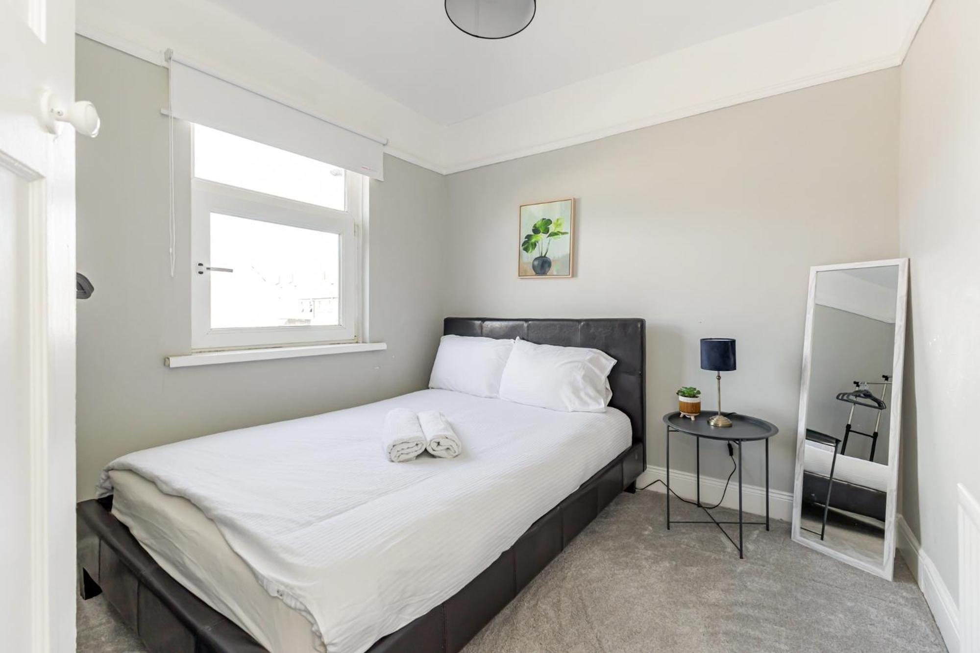 Snug Central Belfast Home, 2 Minutes From Ormeau Park! Екстериор снимка